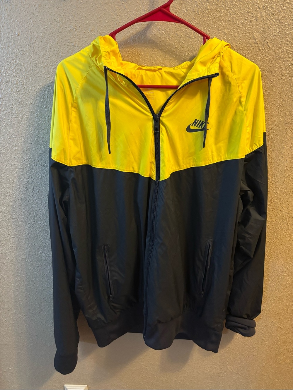 Nike Men’s Double Lined Yellow and Black Hooded Windbreaker Jacket XL